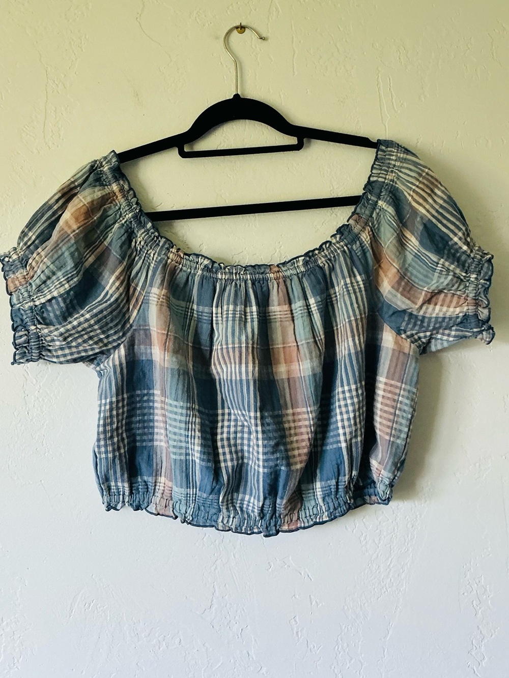 American Eagle Blue and Cream Plaid On or Off-Shoulder Crop Top